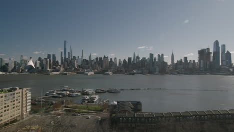 Manhattan-New-York-City-Skyline-in-the-Daytime,-View-from-New-Jersey