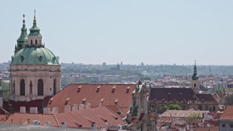 Atemberaubendes-Panorama-Der-Prager-Altstadt-Mit-Der-Berühmten-Prager-Burg-Und-Der-Prächtigen-St