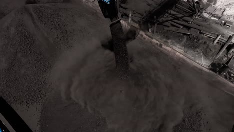 raw coal falling from discharge chute of conveyor belt onto the pile at coal mine