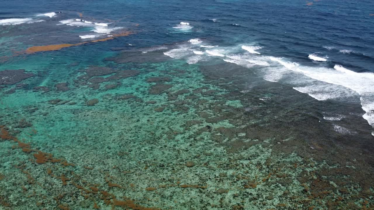 Aerial view of the shallow sea at Playa Front&oacute;n beach near Las Galeras on the Saman&aacute; peninsula in the Dominican Republic