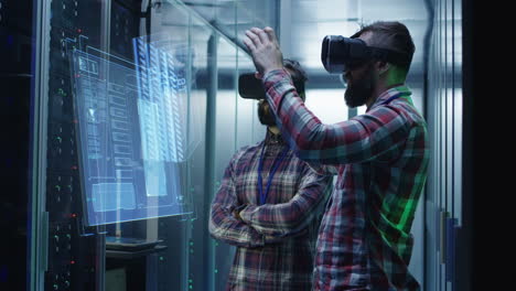 it professionals using vr in a data center