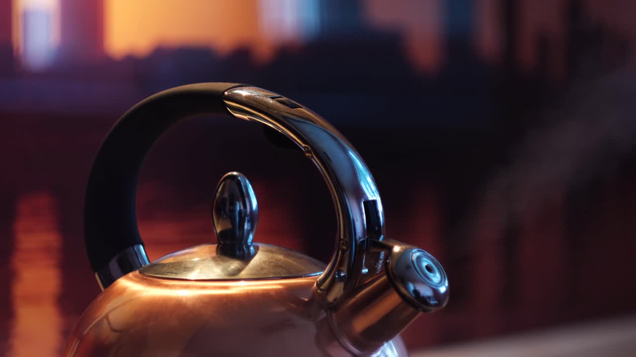 증기와 함께 구리 ketel