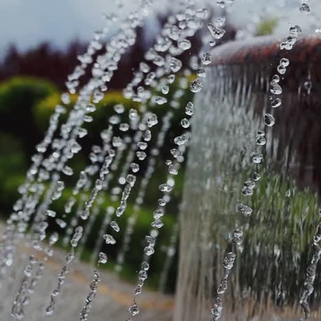 splashing water fountain