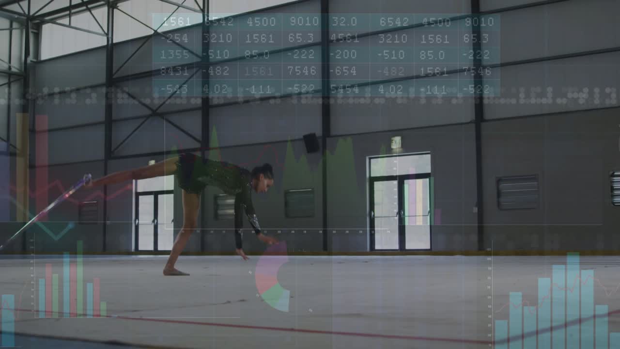 Gymnast, der kommer ind fra venstre, laver akrobatik i en snurrende ring, mens data sporer ringens buer.
