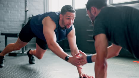 alto cinco, trabajo en equipo y fitness con la gente en el gimnasio
