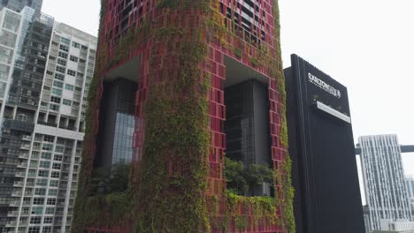 edificio de jardín vertical en el paisaje urbano