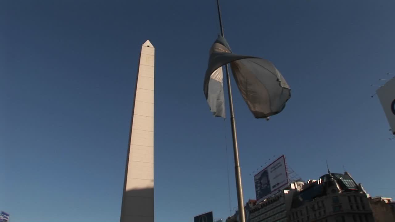 buenos aires argentina capitolio nuevo de julio edificios obelisco y bandera argentina