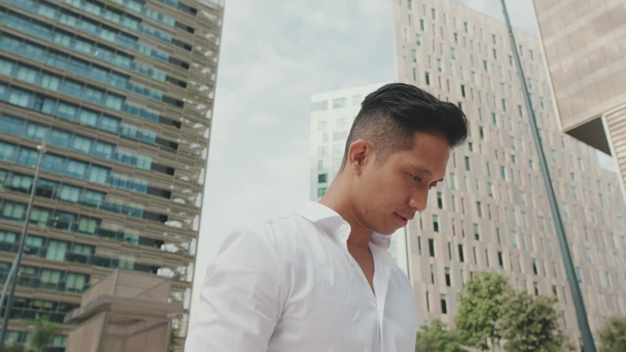 도시에서 한 남자의 초상화