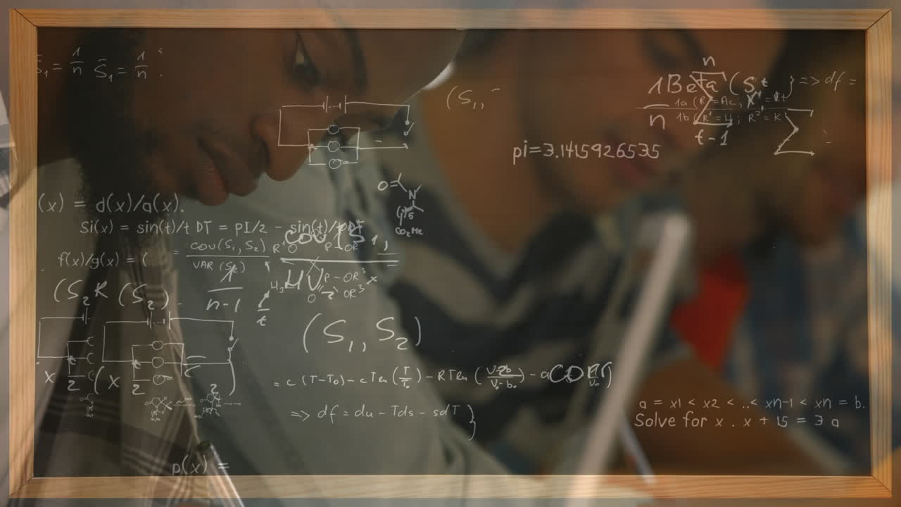 교실에서 일하는 학생들의 클로즈업