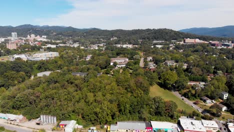 video de dron aéreo 4k de asheville, carolina del norte