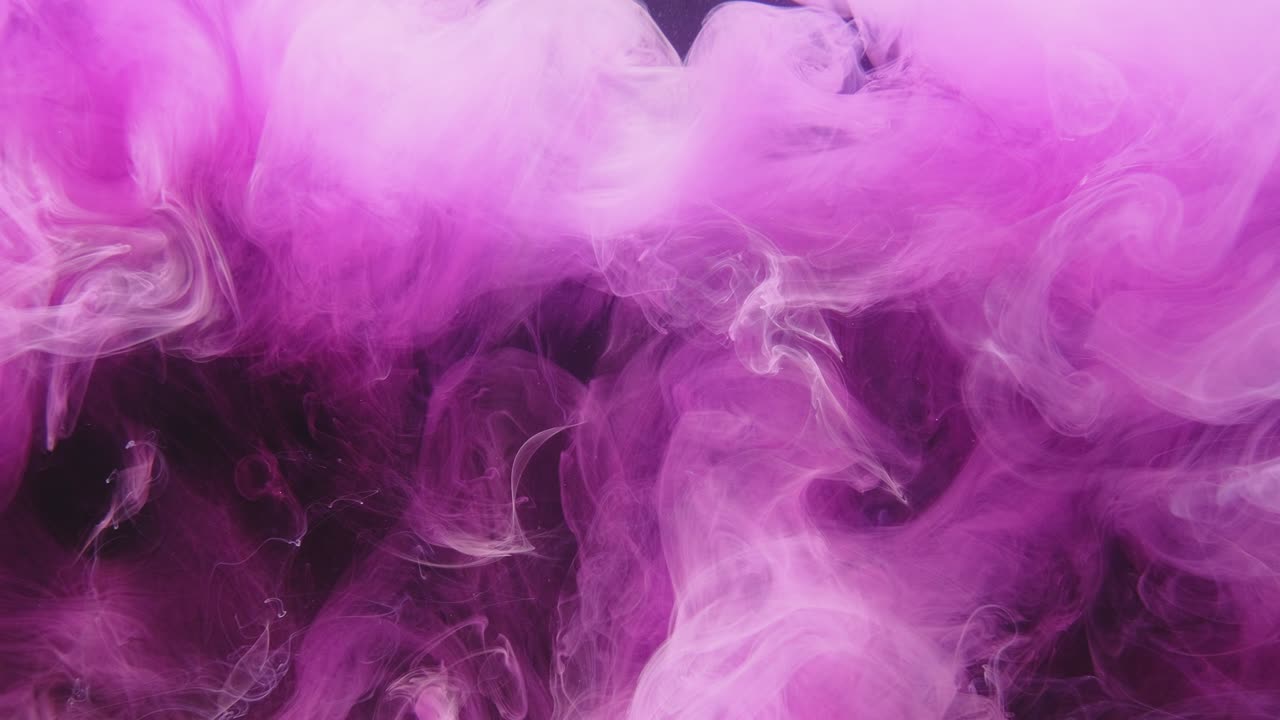 el efecto de transición de la explosión de humo de color rosa neón