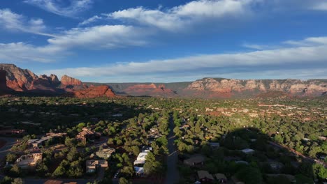 Remote-Town-In-Nature-Landscape-Near-Sandstone-Cliffs-In-Sedona,-Arizona,-United-States