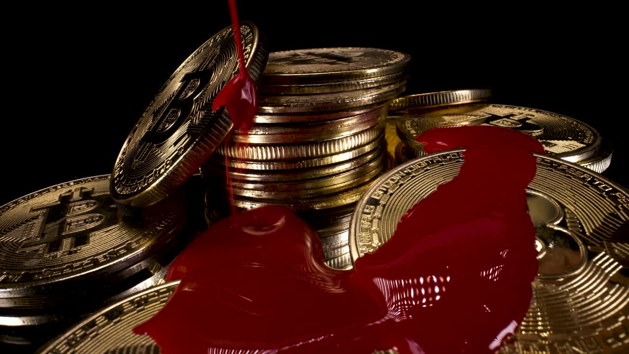 pintura roja cayendo sobre bitcoins dorados simbólicos del día rojo sangre en criptomercados, criptomoneda 4k