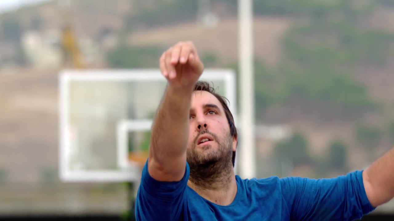 jugador de baloncesto jugando al baloncesto 4k