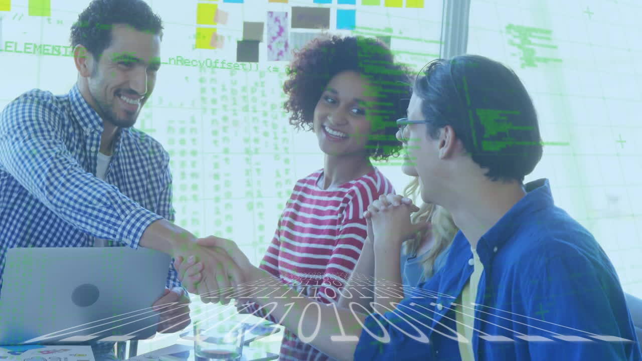 animación de procesamiento de datos codificación binaria sobre gente de negocios apretón de manos