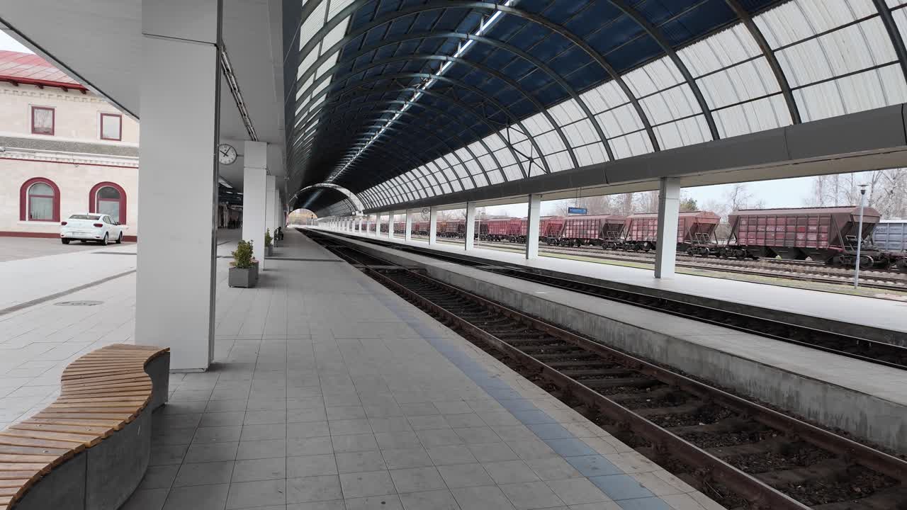 estación de tren vacía ferrocarril chisinau república de moldavia centro ciudad