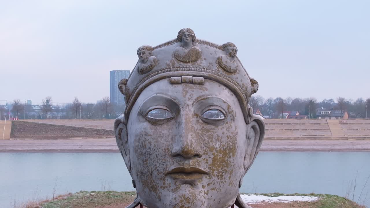 "게지흐트 반 니메겐"이라는 마스크의 도리 후퇴 드론