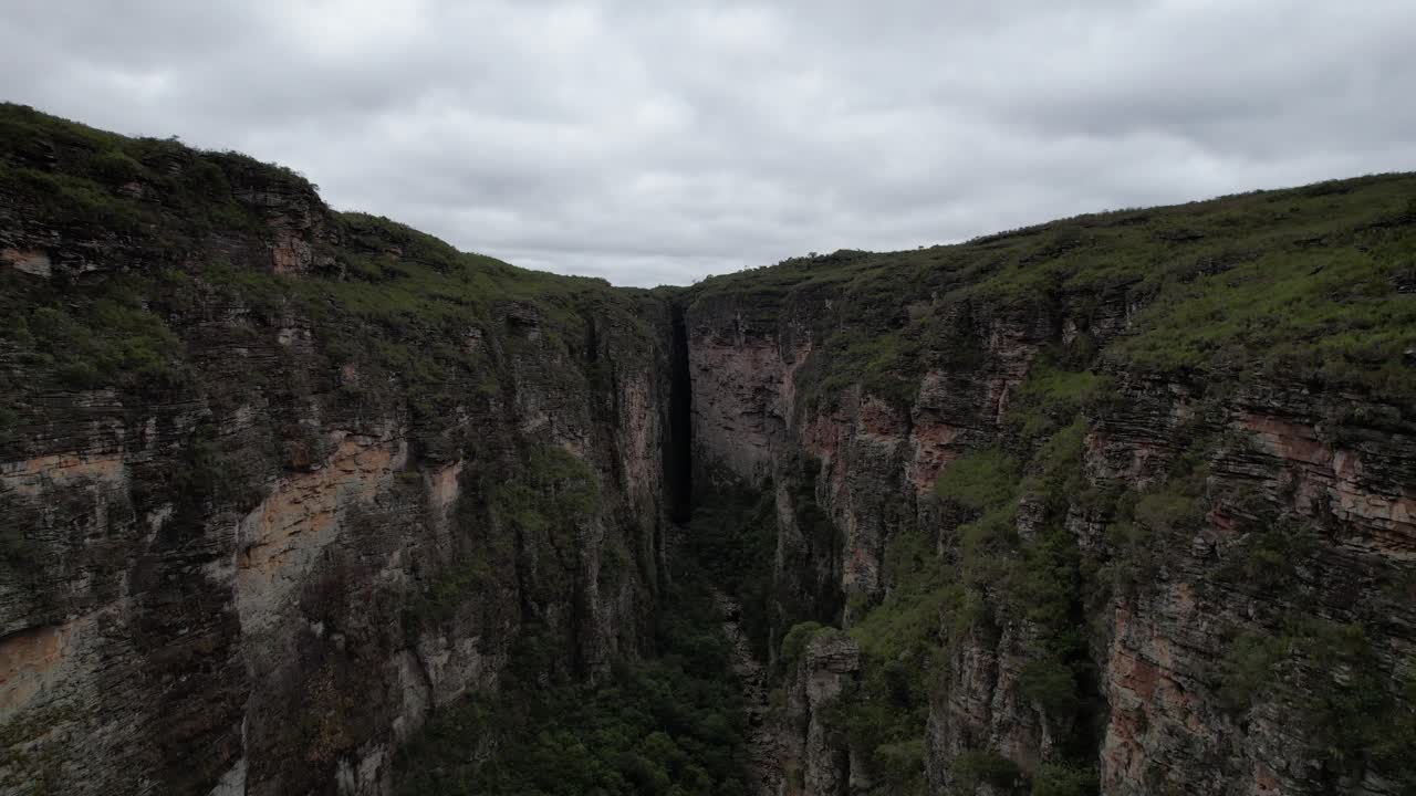 los cañones de la cascada de fumacinha, vale do pati, chapada diamantina, bahía, brasil