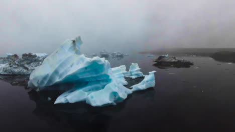 Drohnen-Luftaufnahme-Von-Eisbergen-In-Der-Gletscherlagune-Jökulsarlon-In-Island.