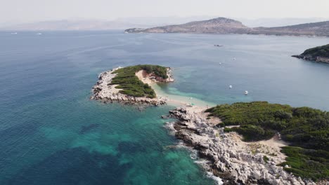 Impresionante-Playa-Blanca-Tropical-En-Las-Remotas-Islas-Ksamil,-Albania