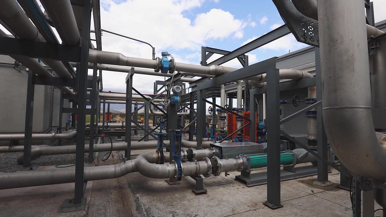 Panning: Flanged steel pipes control fluid flow in biogas facility