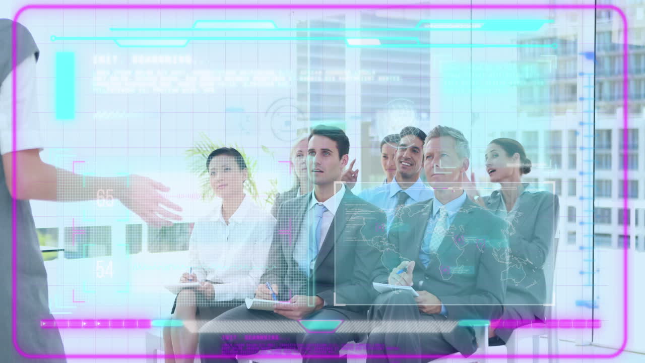 사무실에서 프레젠테이션을 하는 사업가 여성에 대한 데이터 처리 인터페이스의 애니메이션