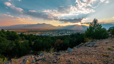 timelapse de la puesta de sol sobre buena vista, colorado