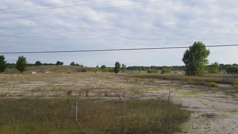 Erkundung-Des-Ehemaligen-Parkplatzes-Und-Der-Betonstrukturen-Einer-Möglichen-Casino-Baustelle-In-Muskegon