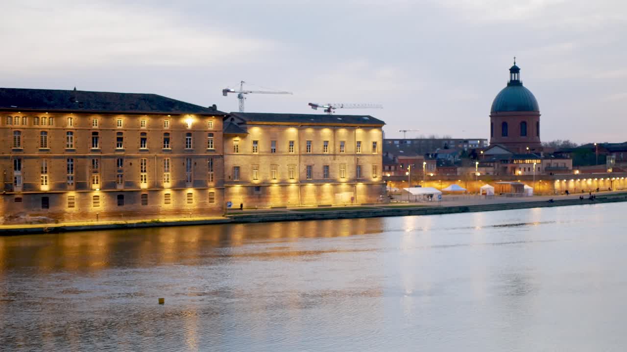 toma panorámica desde la universidad y el hospital de toulouse hasta la cúpula y el puente de san pierre