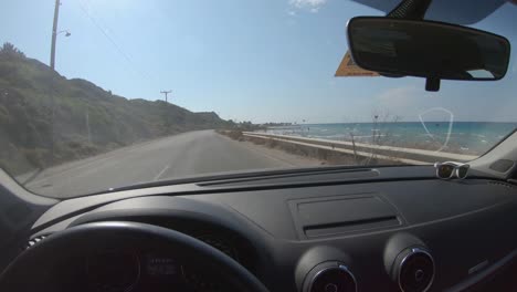 Vea-Mi-Punto-De-Vista-Mientras-Conduzco-Las-Increíbles-Carreteras-De-Rodas,-Grecia,-En-Un-Coche-De-Alquiler