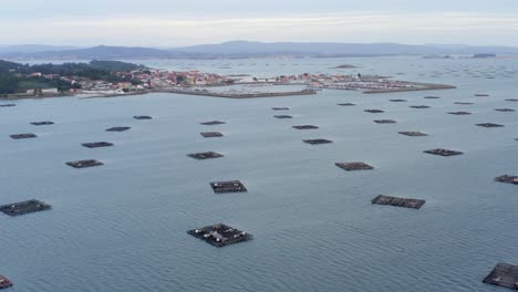 Vista-Panorámica-Del-Paisaje-Costero-Con-Drones-En-El-Noroeste-De-España