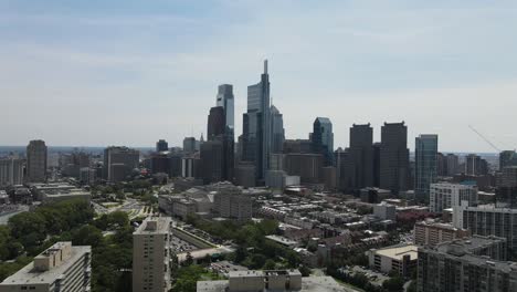 Half-Circling-Drone-View-of-the-Philadelphia-Skyline-in-PA,-USA