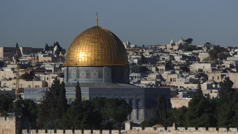 jerusalem temple mount, telephoto cu view with a focus pull.