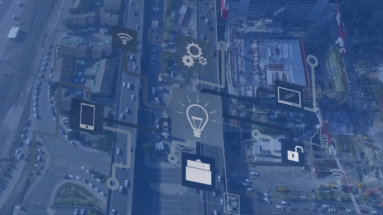 Vista aerea del traffico cittadino con rete di tecnologia digitale in sovrimpressione