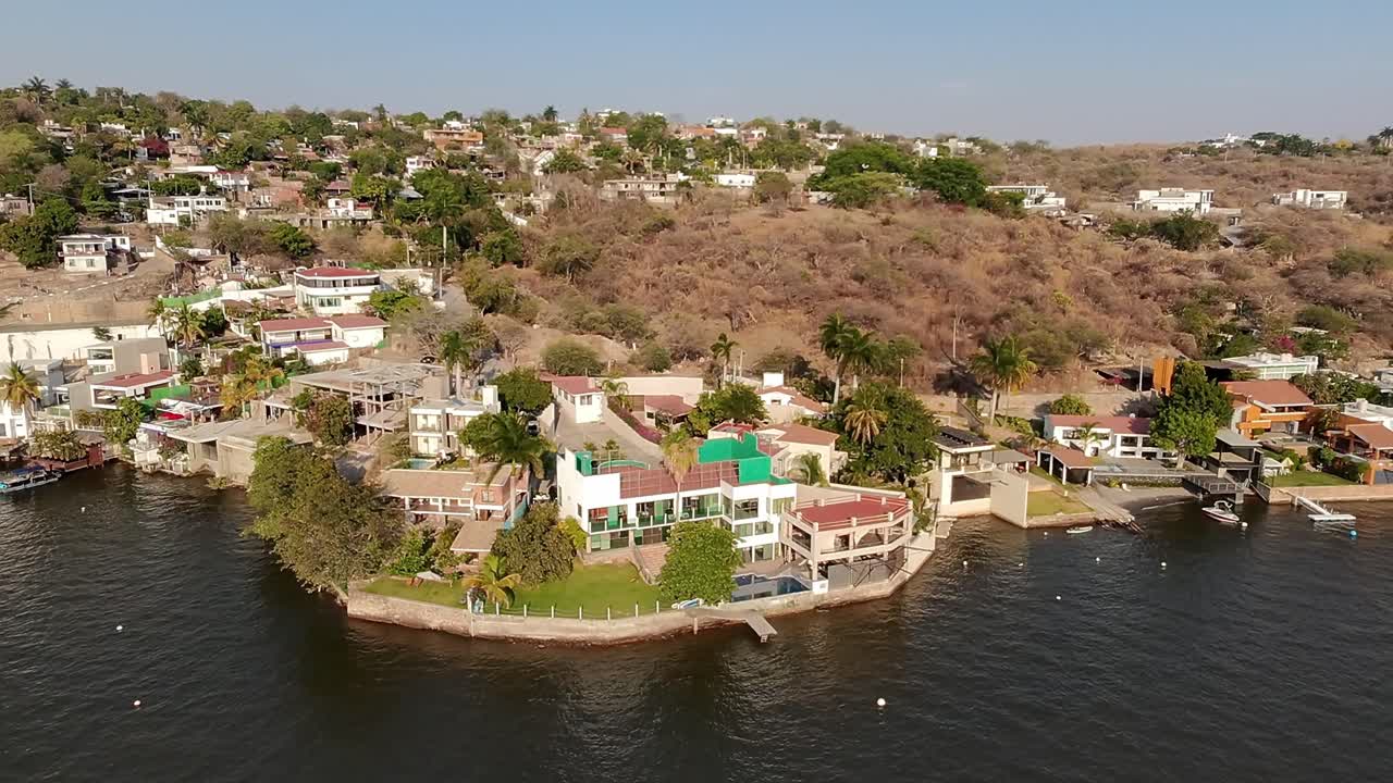 Picturesque aerial view of houses on the edge of Laguna Tequesquitengo, Mexico