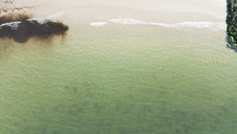 Agua-Clara-Del-Océano-En-Nantucket-Sound