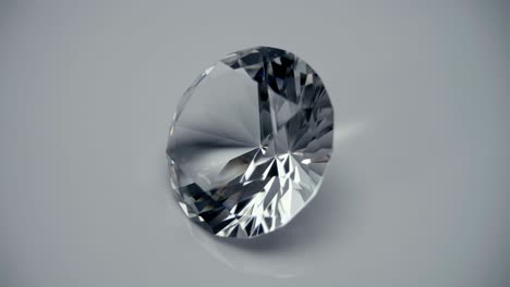 un gran y hermoso diamante se desliza sobre una superficie blanca (negra)