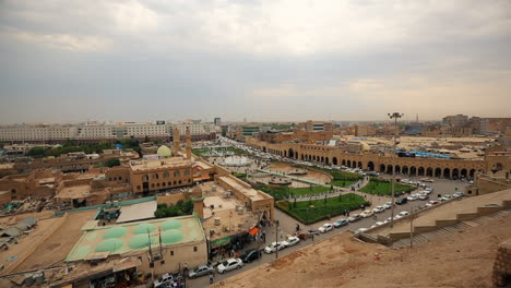 Fuentes-De-Agua-Y-Antigua-Mezquita-En-El-Centro-De-Erbil