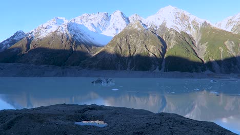 lago glaciar en el parque nacional mt cook