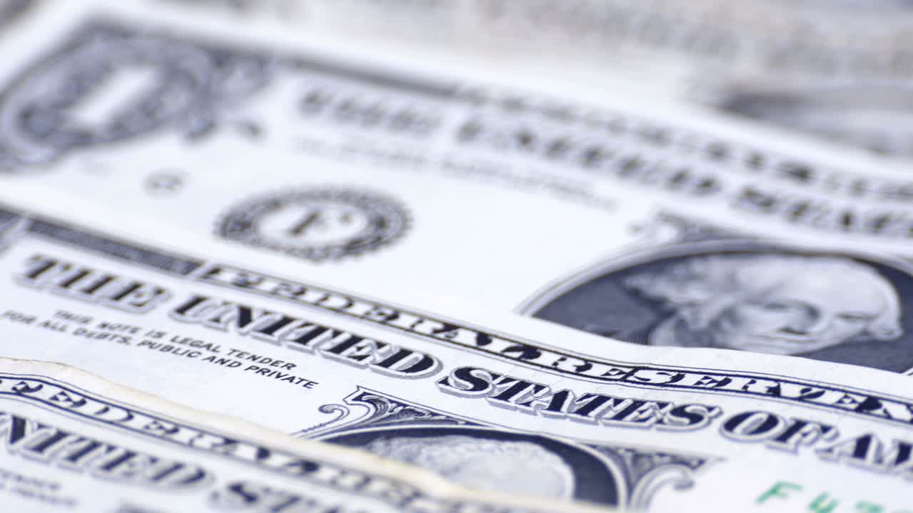 Banconote americane da 1 dollaro che ruotano.