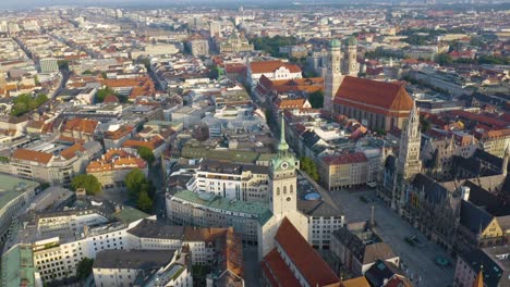 Vista-Aérea-Fija-De-La-Plaza-Central-De-Munich,-Marienplatz