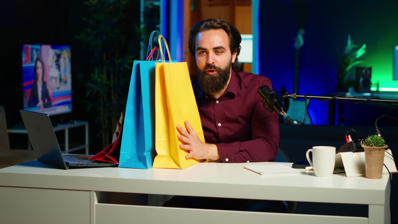 쾌적 한 인플루언서 가 다채로운 쇼핑 가방 을 선보인다