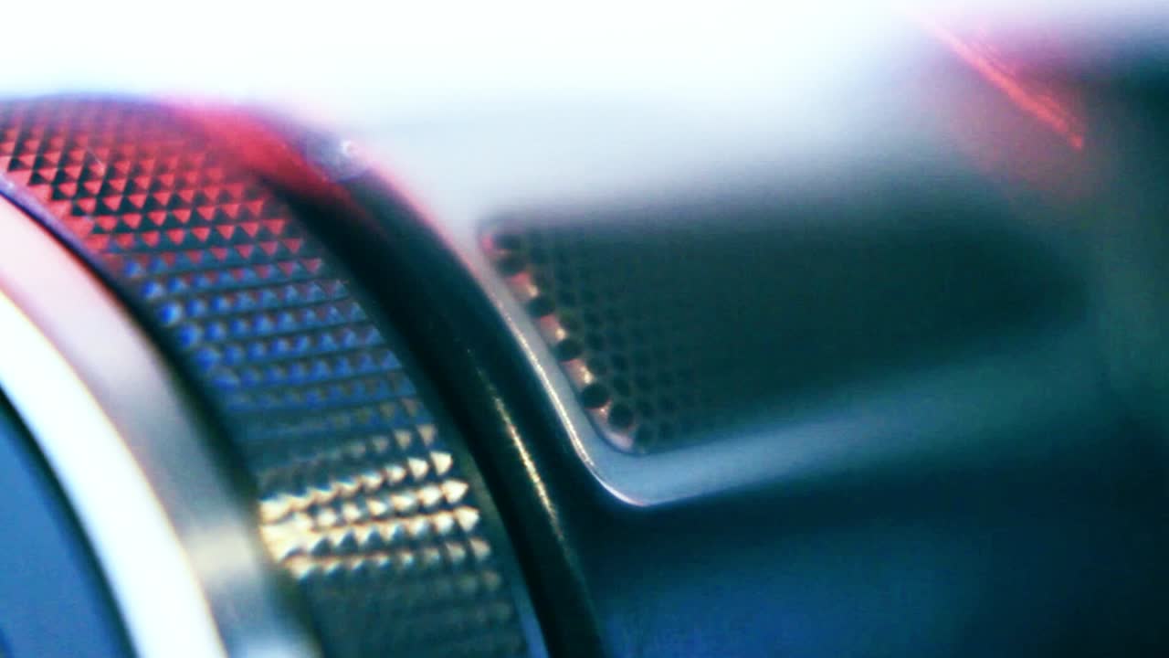 primer plano macro de los anillos de ajuste de la lente de la cámara de video-2