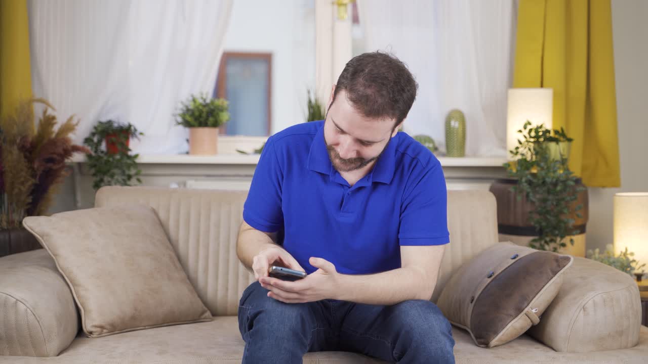 긴장된 남자, 스트레스를 받고 사려 깊은 남자