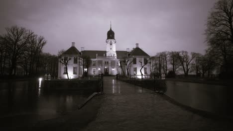 Fraeylemaborg-Es-Un-Castillo-De-Nivel-Medio-Ubicado-En-Groningen,-Países-Bajos