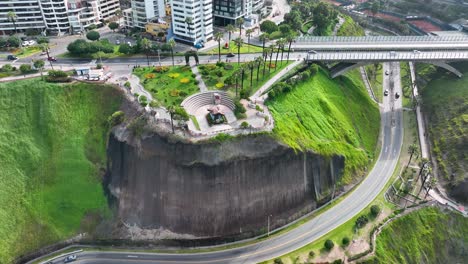 El-Parque-Del-Amor,-Love-Park-In-Miraflores,-Lima,-Peru