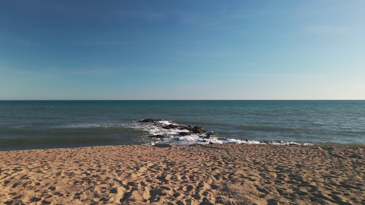 바다를 응시하는 남자, 바다로 앞으로 나아가는 공중