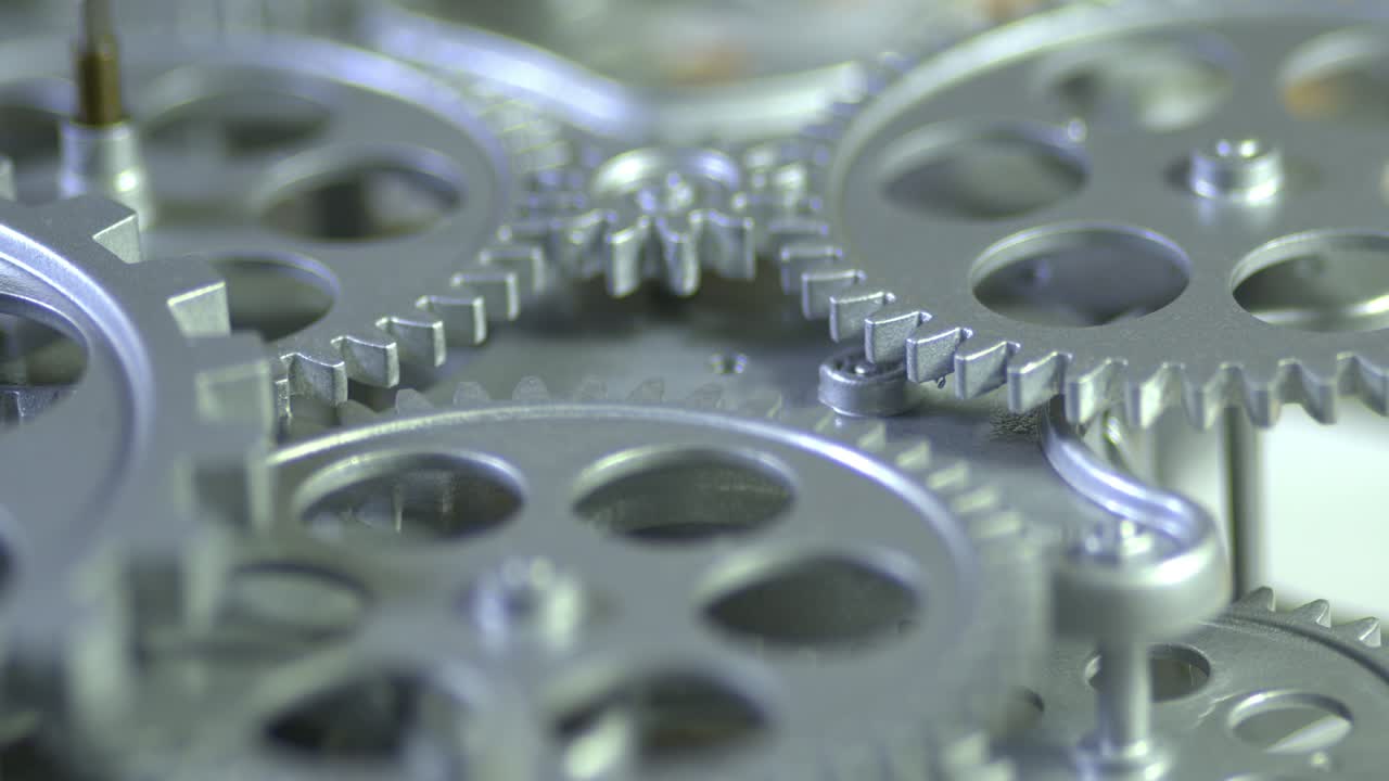 rotación de los engranajes metálicos