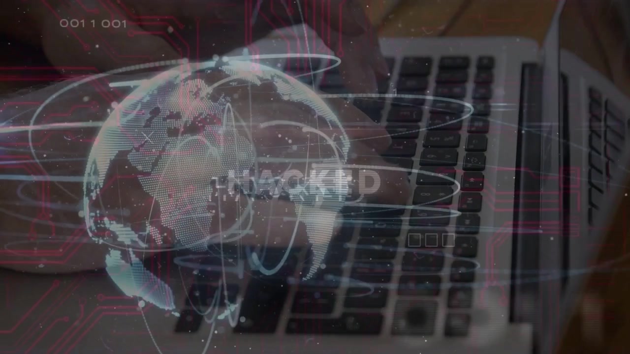 Hænder taster, hvilket starter en holo 3D-globus, der stiger op over tastaturet, med pulserende kredsløb og "HACKED" der viser et brud.