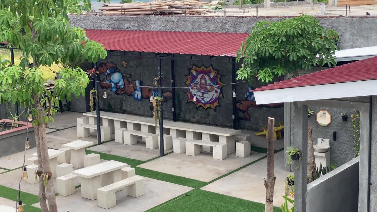 The footage shows the interior of a coffee shop that displays paintings and graffiti on every wall.